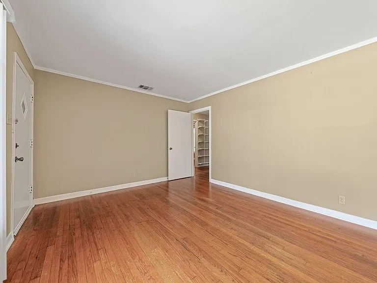 314 Barbara Dr — Photo 5