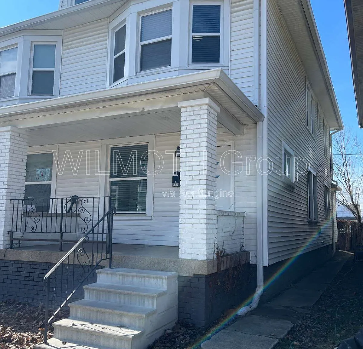 3 bed, 1.0 bath, 1300 sqft, $1,300 — Photo 2