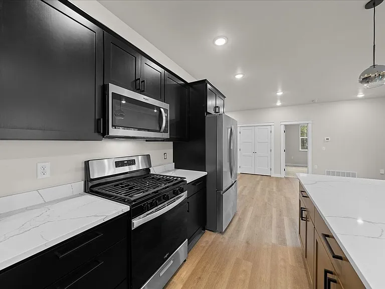7404 N Paw St — Photo 10