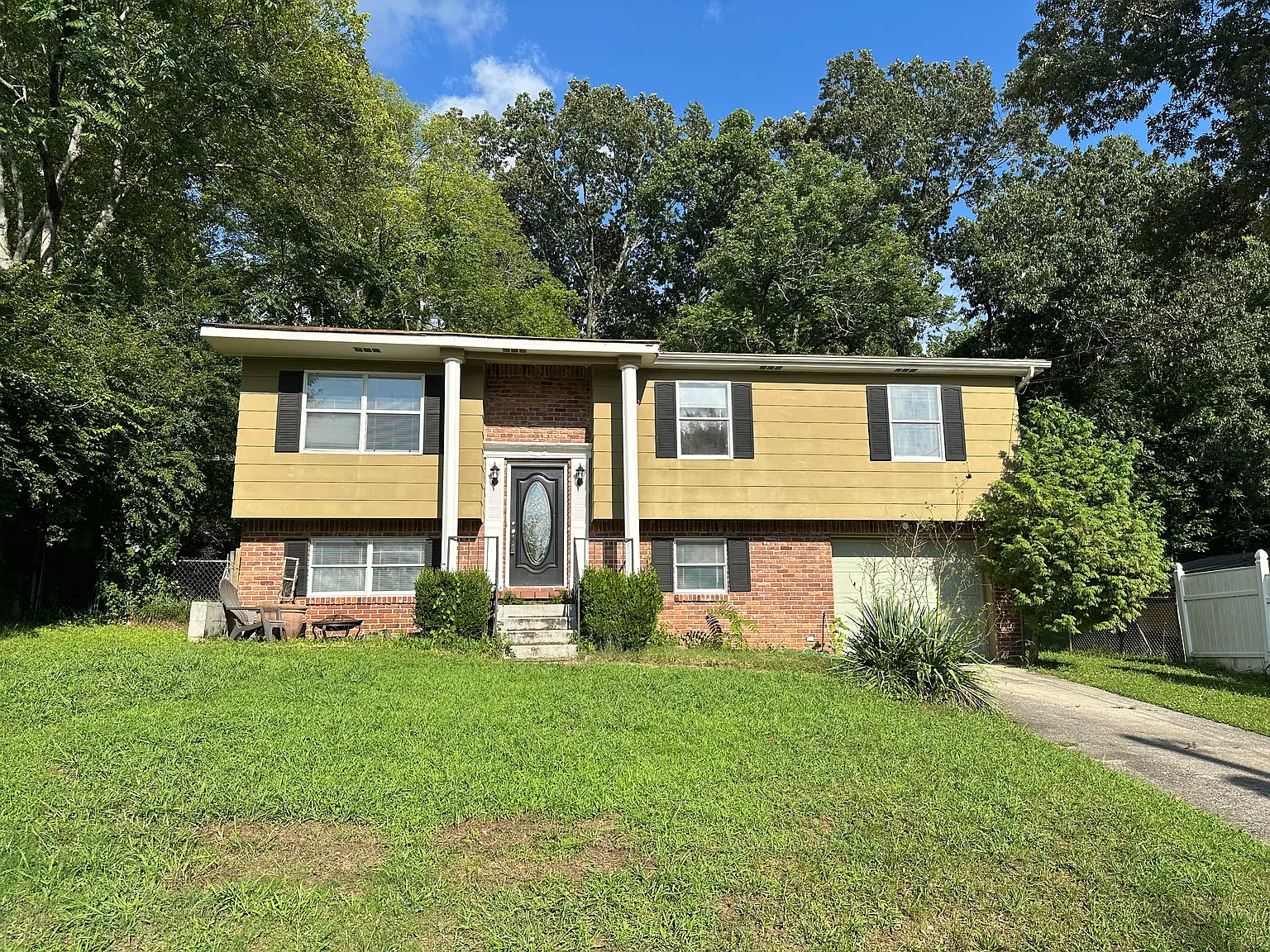 4 bed, 1566 sqft, $2,200 — Photo 1