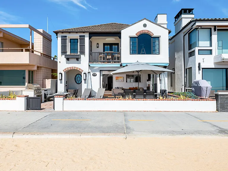1228 W Oceanfront — Photo 1
