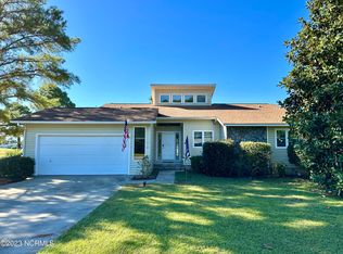 930 Pelican Dr, New Bern, NC 28560