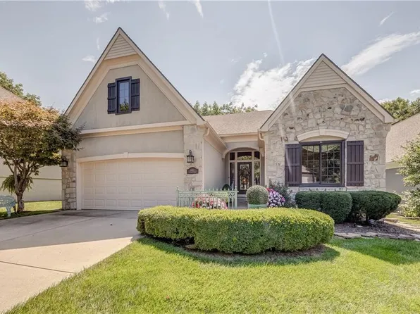 8921 W 142nd Ct, Overland Park, KS 66221
