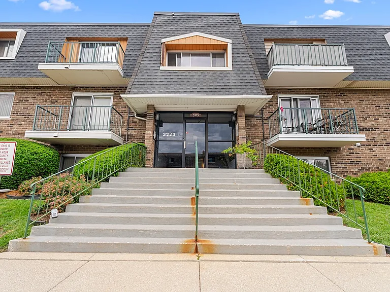 3223 W Parkway Dr #1G — Photo 1