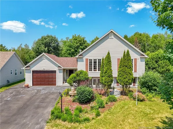 822 Douglas Ave, Fredericton, NB E3A 9M6