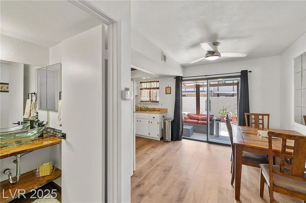 5247 Lisagayle Ct — Photo 1