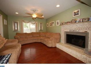 142 Elderberry Dr, Levittown, PA 19054