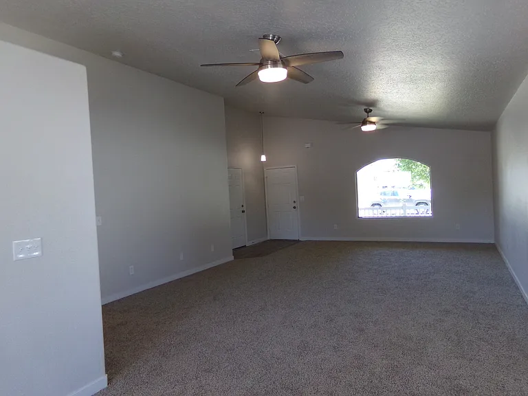 16168 N Saint Helens Dr — Photo 3