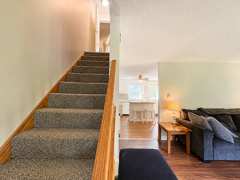 30 Villa Rd — Photo 11