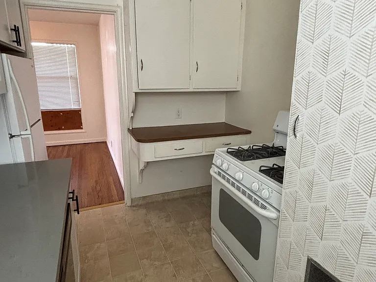 157 W Broadmoor Blvd #1 — Photo 2