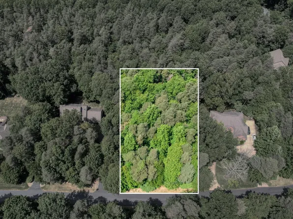 7003 Sanctuary Dr, Jackson, MI 49201