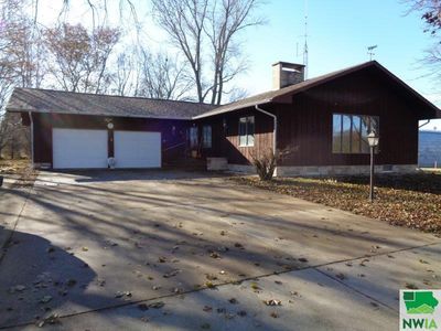 265 Leroy Poulson Rd, Newell, IA, 50568