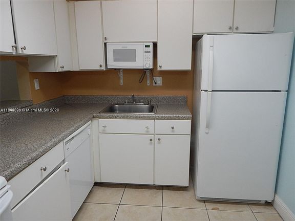 2nd image of 5201 Geneva Way APT 205