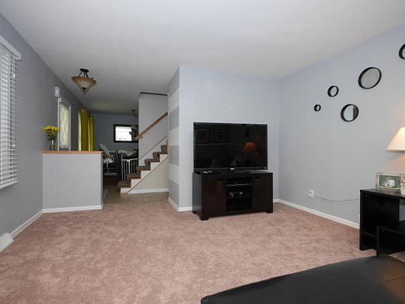 3rd image of 122 Glenowen Dr