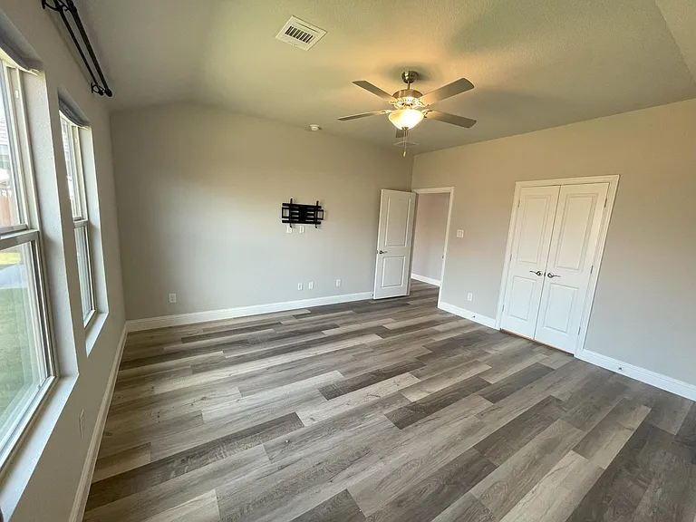2132 Bellatrix Dr — Photo 11