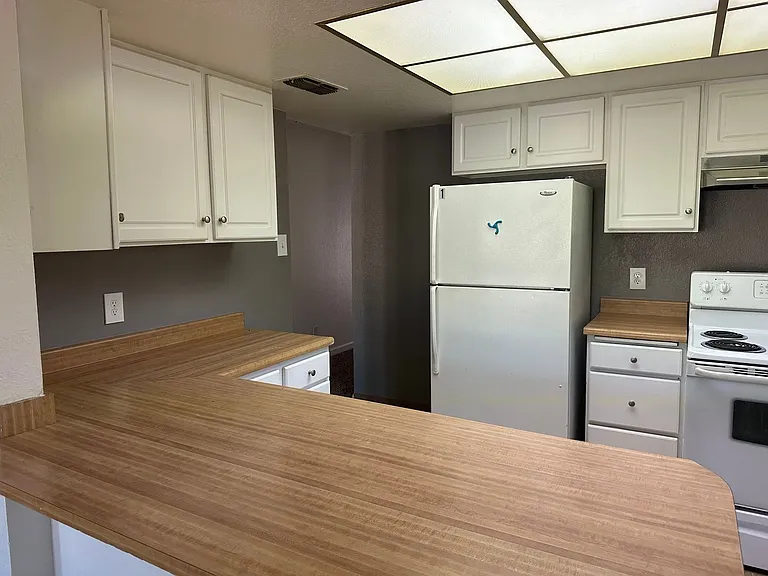 1441 Pleasant St — Photo 7