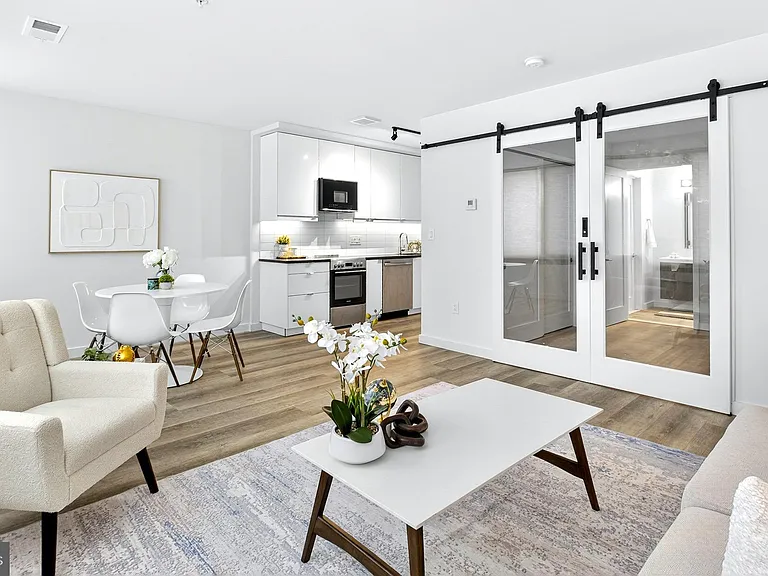 700 Roeder Rd #105 — Photo 4
