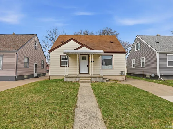 29871 Quinkert St, Roseville, MI 48066