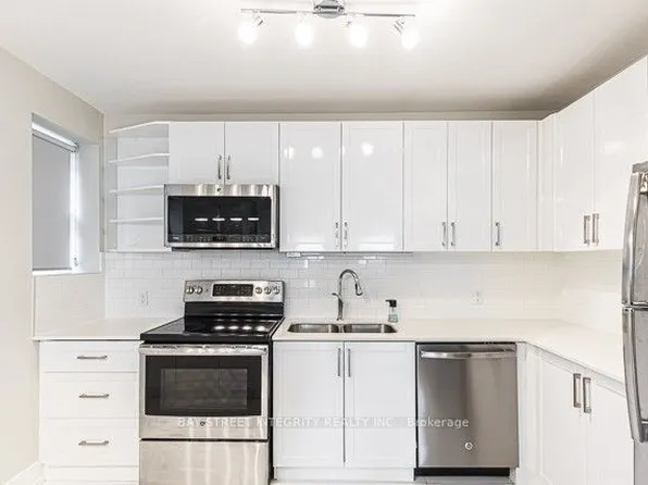 82 Maitland St #1, Toronto, ON M4Y 1E1
