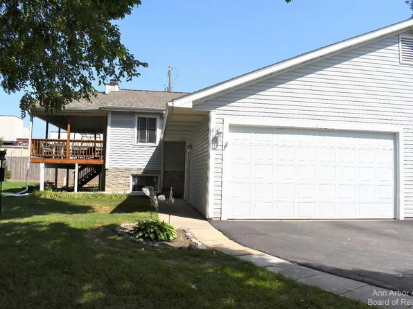 612 River Pointe Ct, Milan, MI 48160