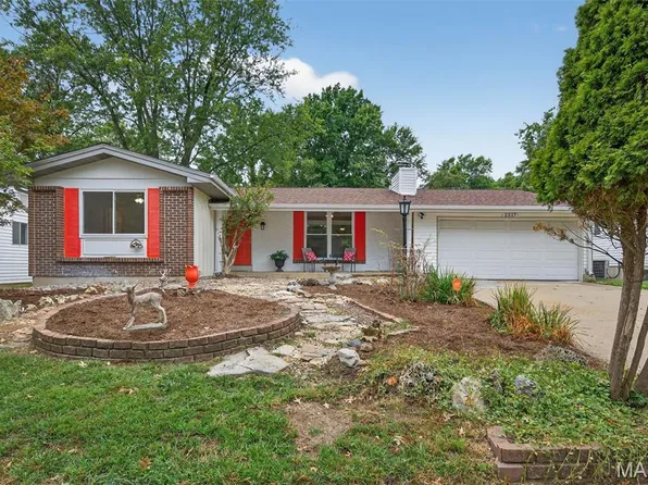 2517 Westrick Dr, Maryland Heights, MO 63043