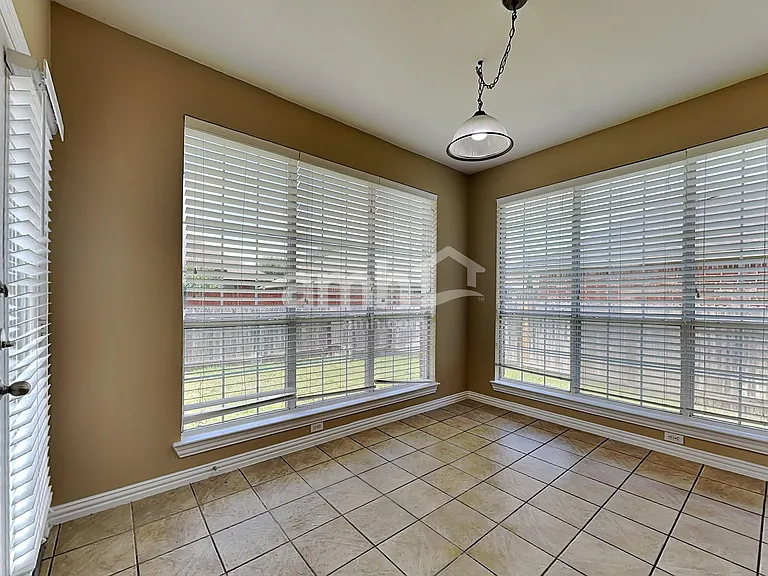 6801 Essex Dr — Photo 4
