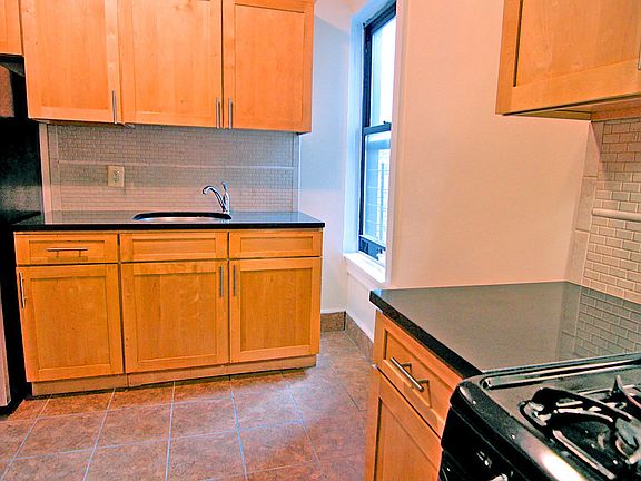 3rd image of 200 Bradhurst Ave APT 34