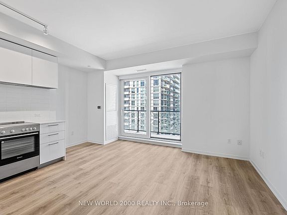 5th image of 101 Roehampton Ave #1712