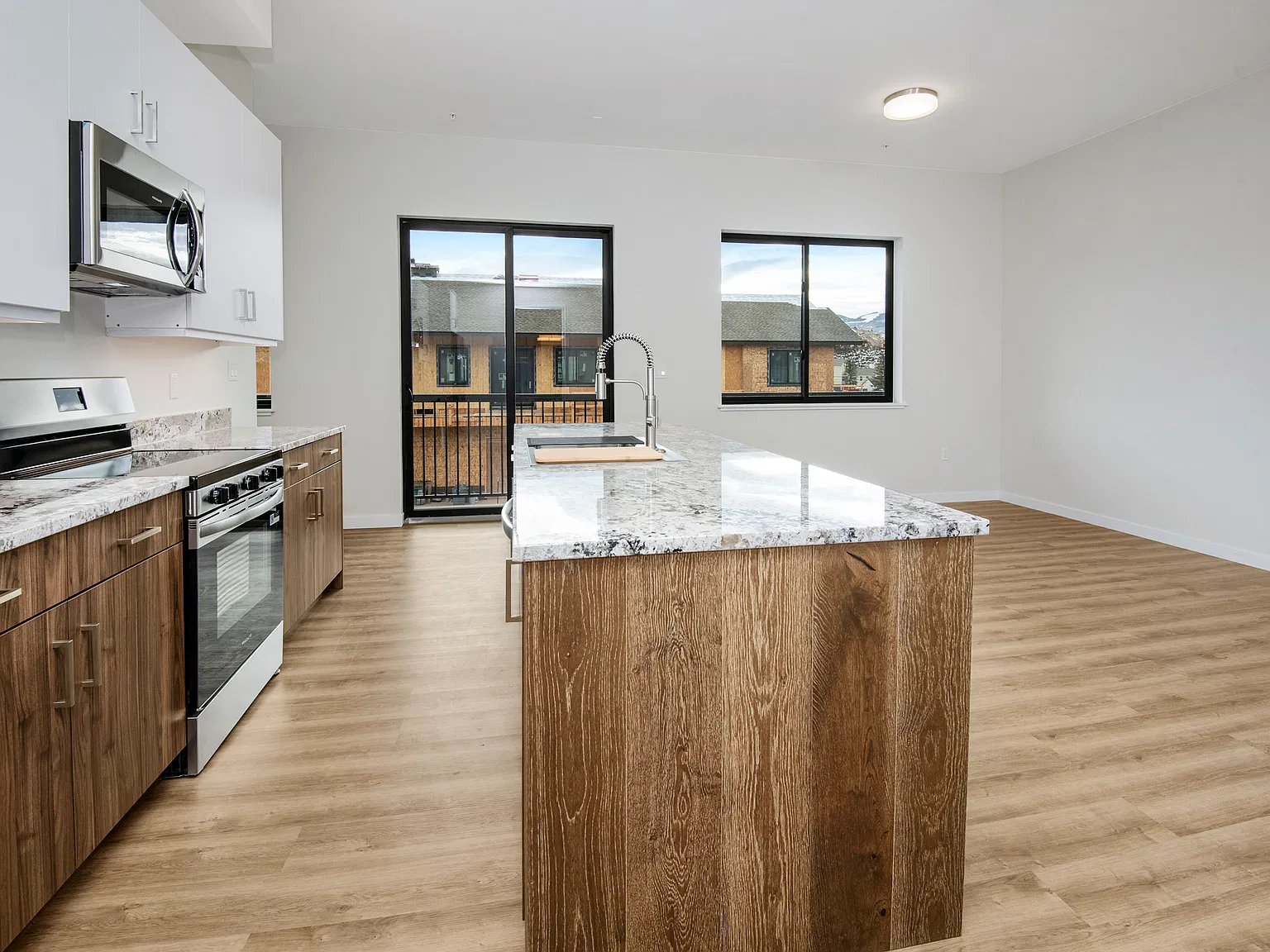 2 bed, 1010 sqft, $3,200 — Photo 4