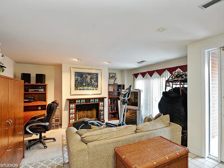 620 S Laflin St — Photo 23