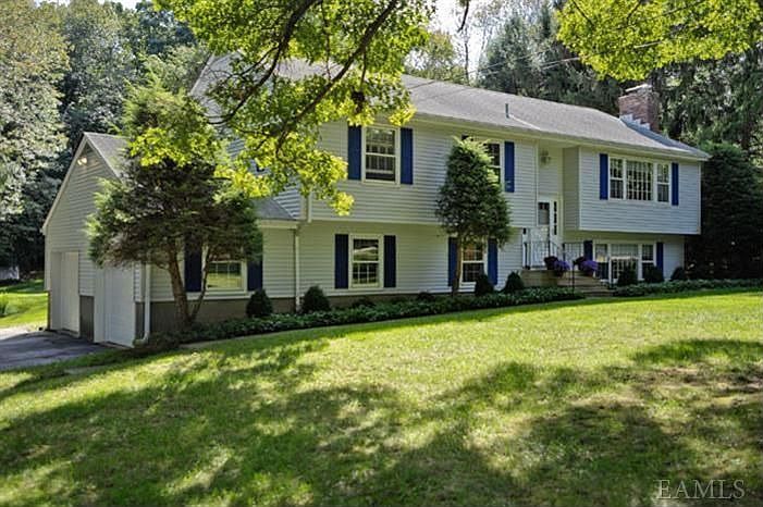 1st image of 20 Lake Dr