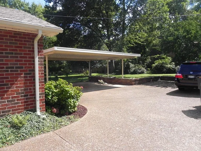 1725 Temple Ave — Photo 4
