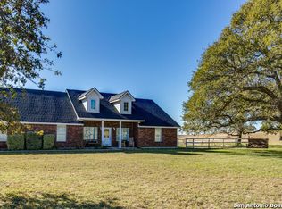 724 Lake Valley Dr, La Vernia, TX 78121