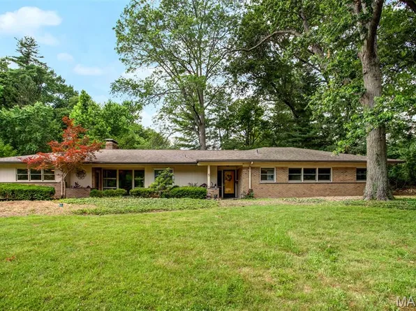 5 Bon Aire Dr, Saint Louis, MO 63132