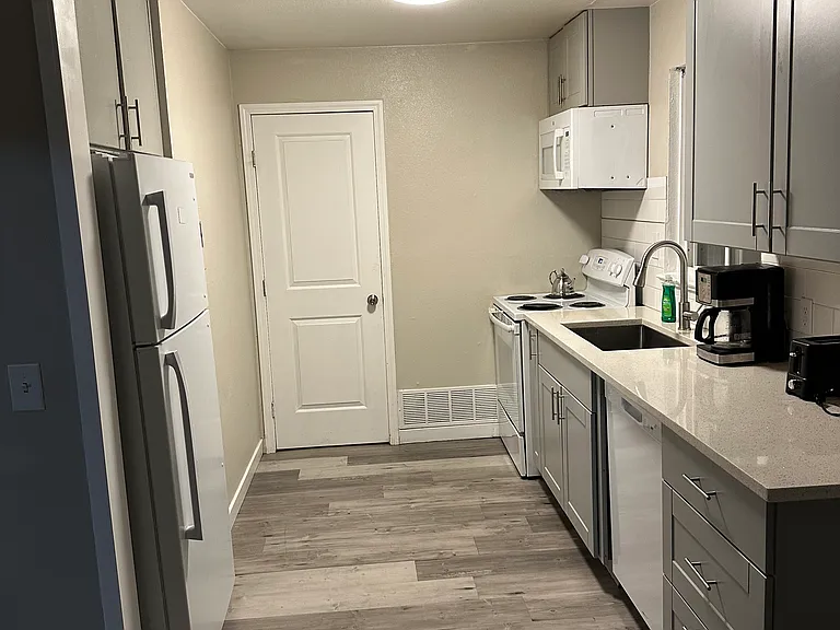 3365 N Jasmine St — Photo 12