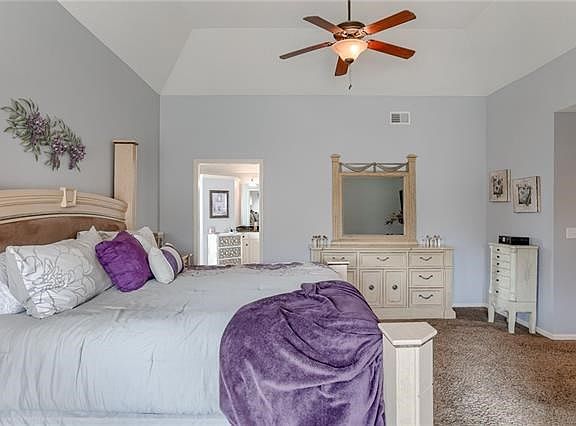 3rd image of 5519 Hilltop Dr