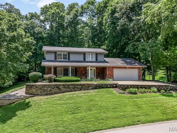 12 Chaparral Ln, Glen Carbon, IL 62034