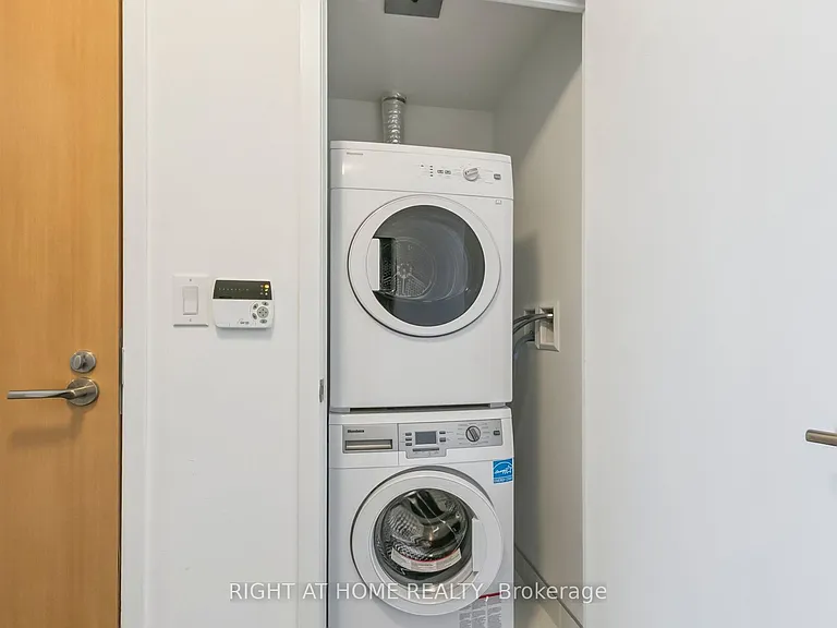 11 Wellesley St W #5408 — Photo 35