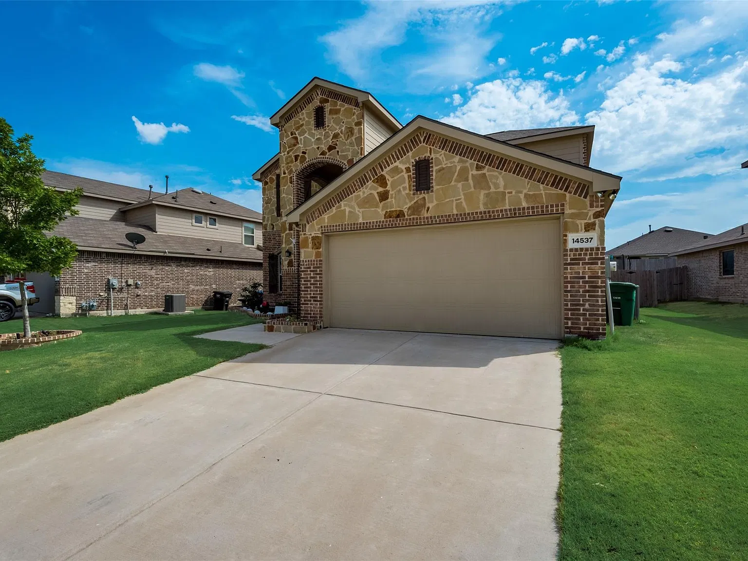 4 bed, 2573 sqft, $2,495 — Photo 2