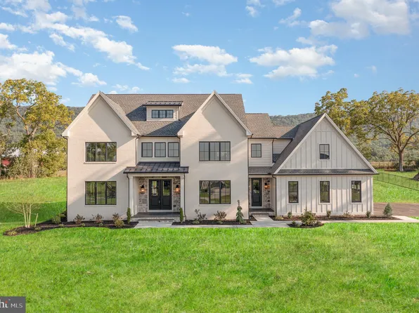12 Blue Marlin Way, Mechanicsburg, PA 17050