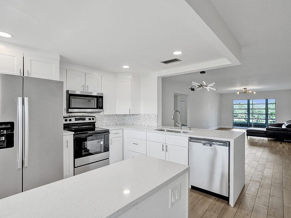 1st image of 4301 Martinique Circle #E4