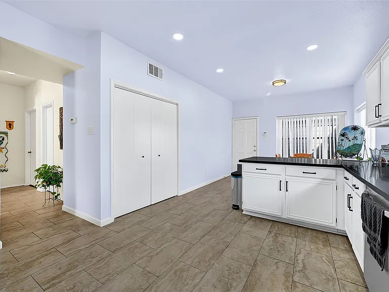 5910 Rolff Ln — Photo 26