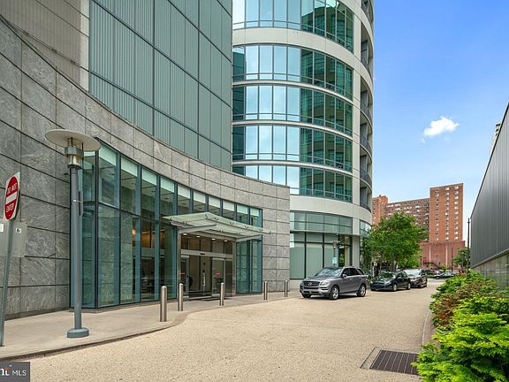 2nd image of 2101 Market St Unit 4201