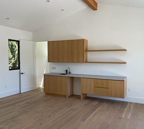 Kitchen/Cabinetry Faulted High Ceilings