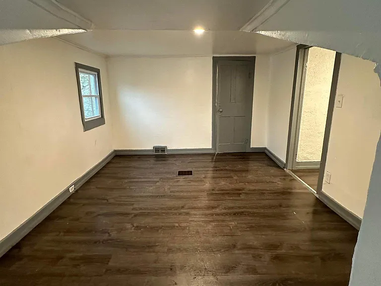107 S Roberts Rd — Photo 23