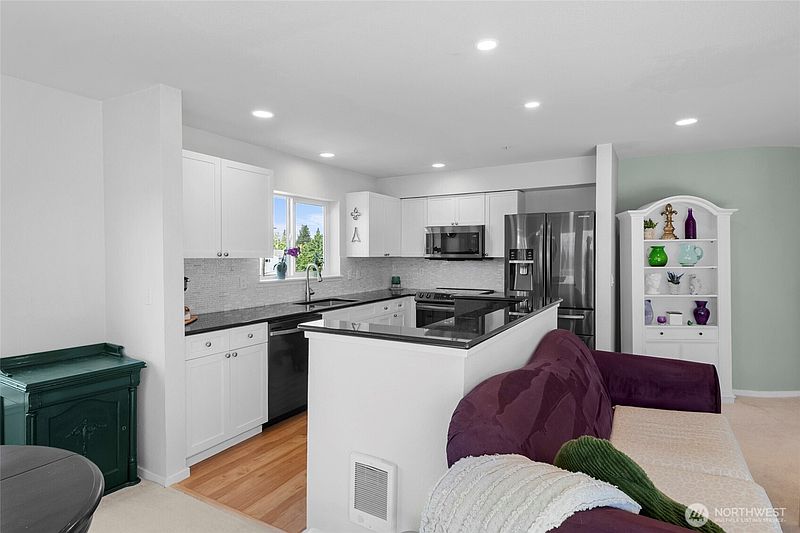 5th image of 4409 California Avenue SW #503
