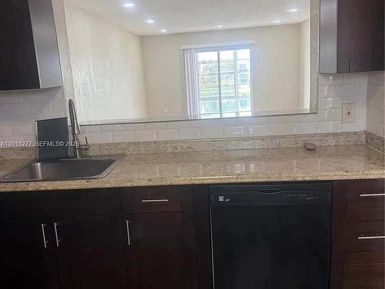 879 NE 195th St #425 — Photo 10
