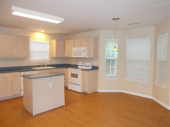 5th image of 2826 Black Walnut Ln