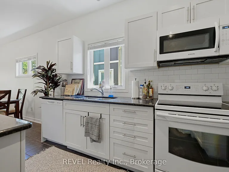 39 Pierpoint Dr — Photo 7
