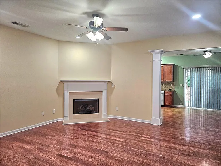 2712 Beynon Ln — Photo 5
